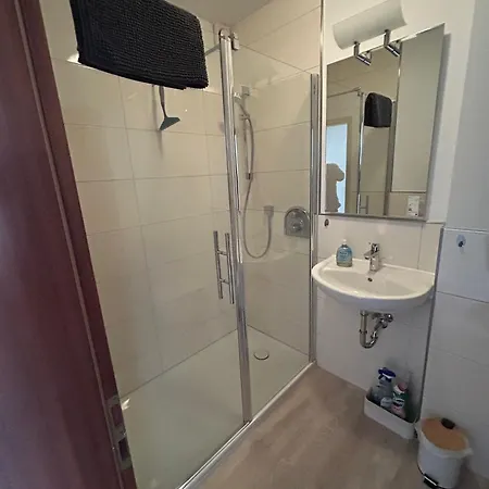 Kuestenbude Krabbe * Groemitz